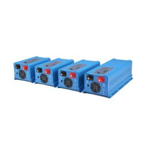 משולבים חד-פאזיים COSUPER 6000W, דגמי 24/48V, מוצגים בשורה עם פתחי אוורור, לוח בקרה וחיבורי טרמינל אדום ושחור—פתרונות אנרגיה סולארית חכמים לקרוואנים ומערכות פוטו-וולטאיות, אידיאליים להמרת והפקת חשמל מתחדש.