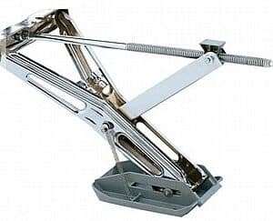 סט של 4 מעמדי תמיכה לקרוואנים ALKO bigfoot, אידיאליים עבור פאנלים סולאריים, מתקנים פוטו-וולטאיים ומתקני אנרגיה מתחדשת יציבים.